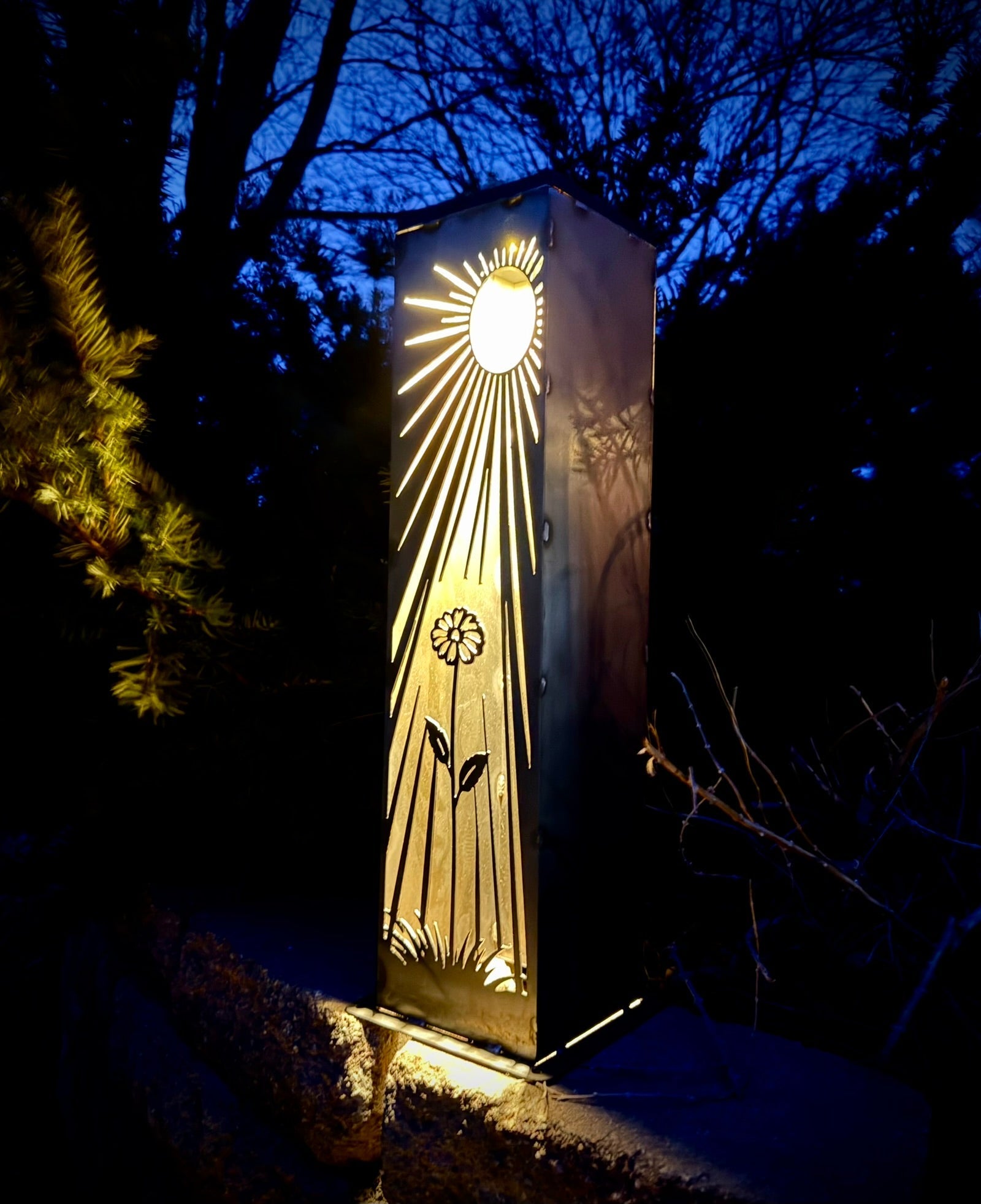 Daybreak Bloom Solar Luminary Pillar | Steel